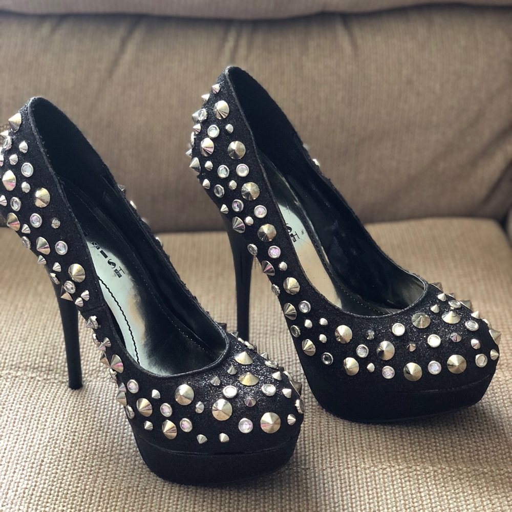Black and sliver heels!
